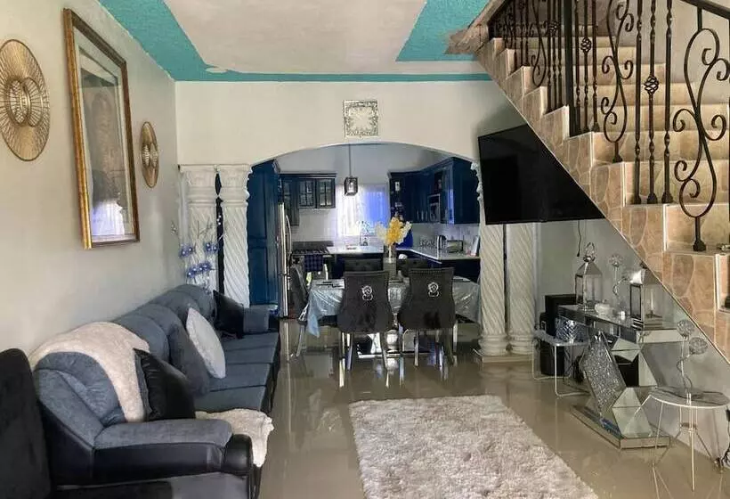 اقامتگاه 1 Bedroom Blissful Retreat   A/c & Private Garden