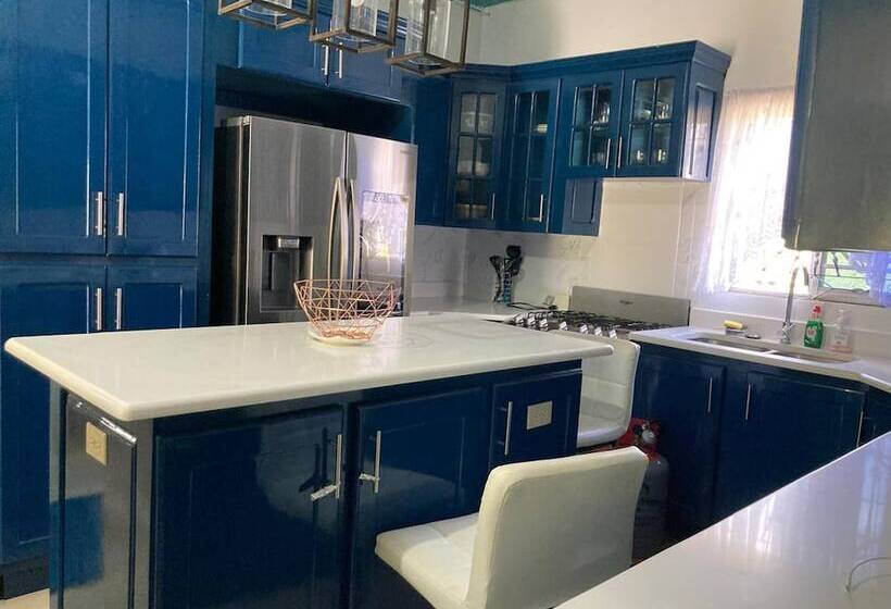 דירת נופש 1 Bedroom Blissful Retreat   A/c & Private Garden