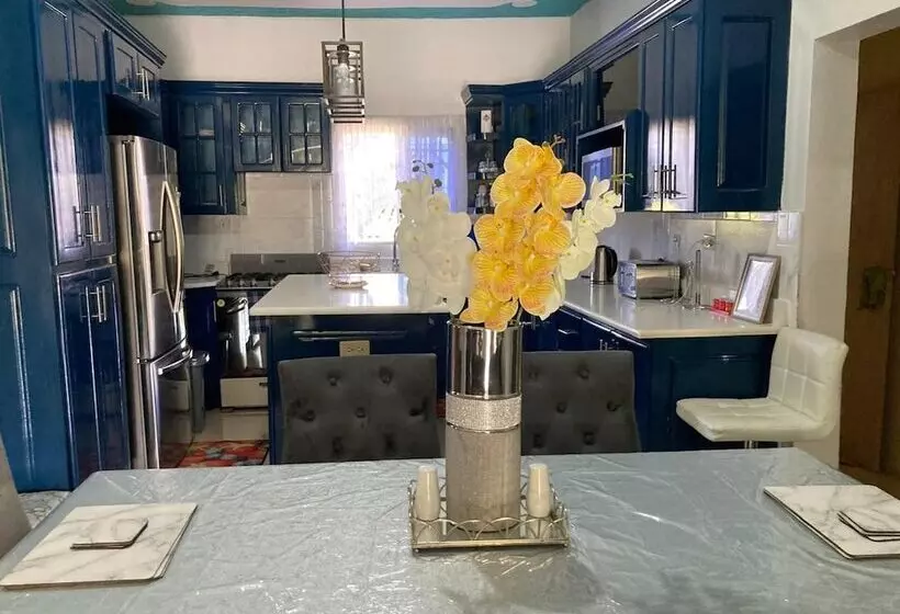 اقامتگاه 1 Bedroom Blissful Retreat   A/c & Private Garden