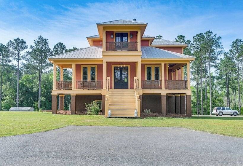 7 Mi To Downtown Fitzgerald: Spacious Home W/ Deck