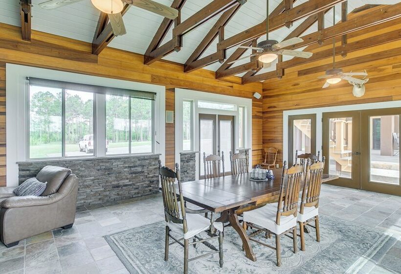 7 Mi To Downtown Fitzgerald: Spacious Home W/ Deck