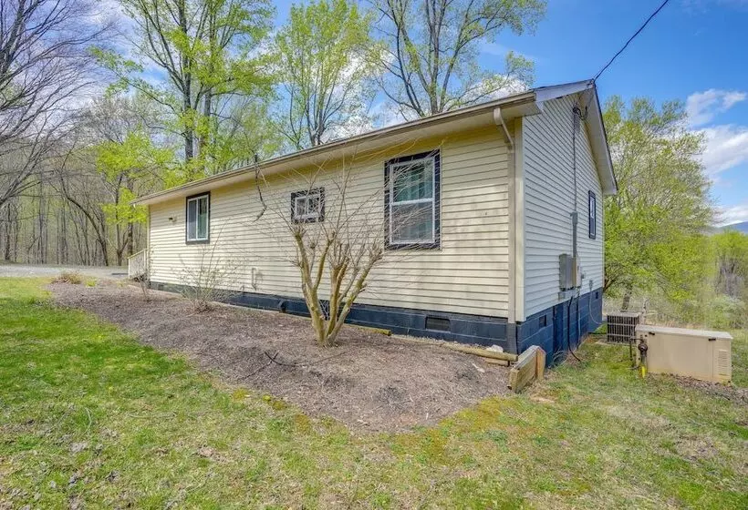 Serene Roseland Retreat Near Wintergreen Resort!