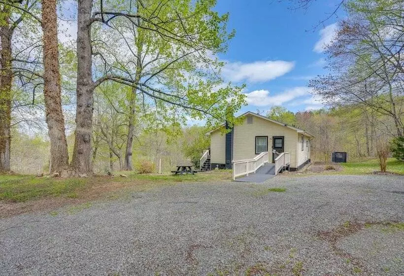 Serene Roseland Retreat Near Wintergreen Resort!