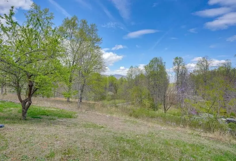 Serene Roseland Retreat Near Wintergreen Resort!