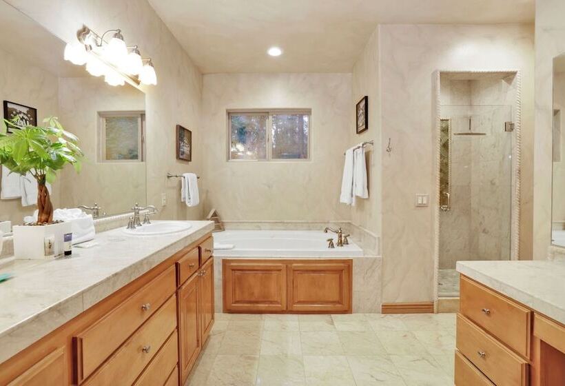 The Spa At Winterset #2282