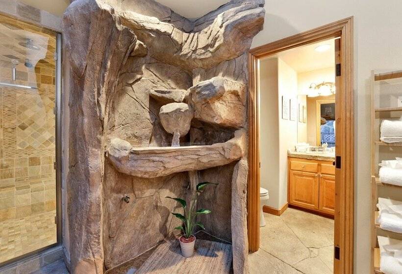 The Spa At Winterset #2282