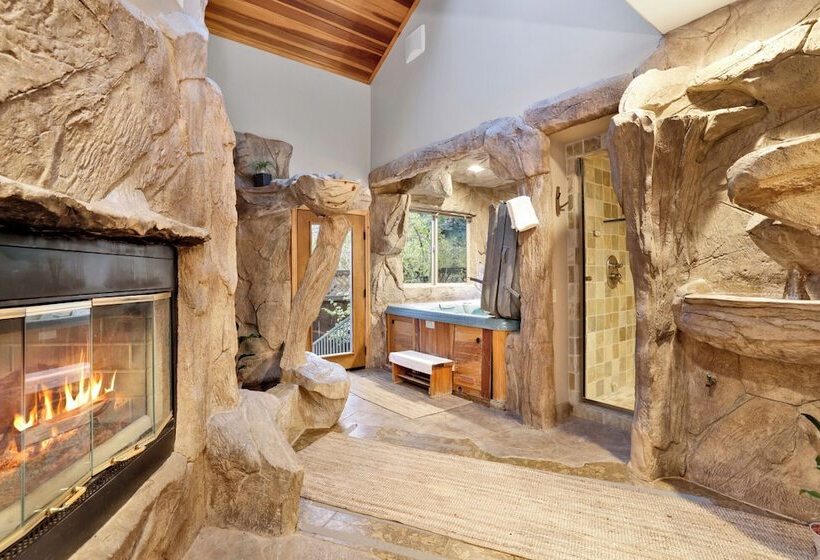 The Spa At Winterset #2282