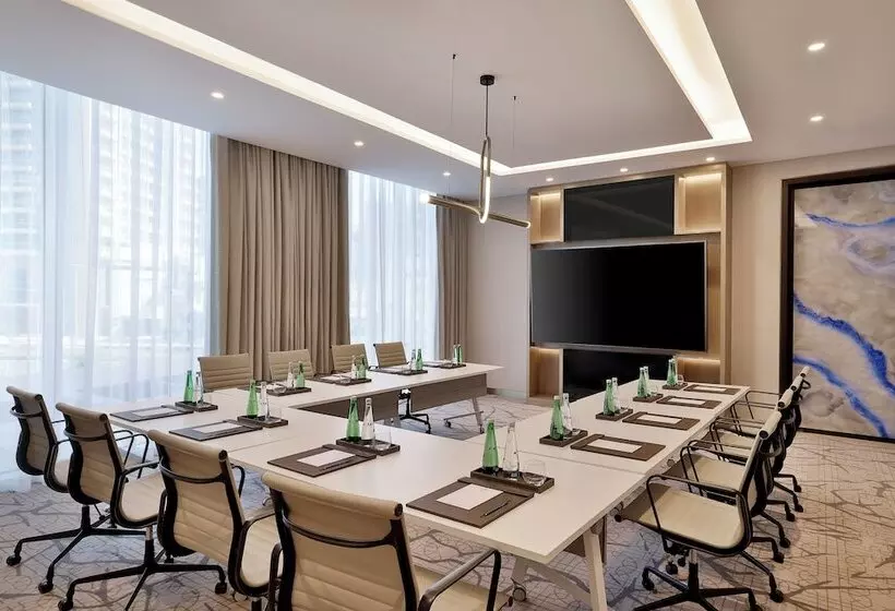 هتل Hilton Garden Inn Dubai Business Bay