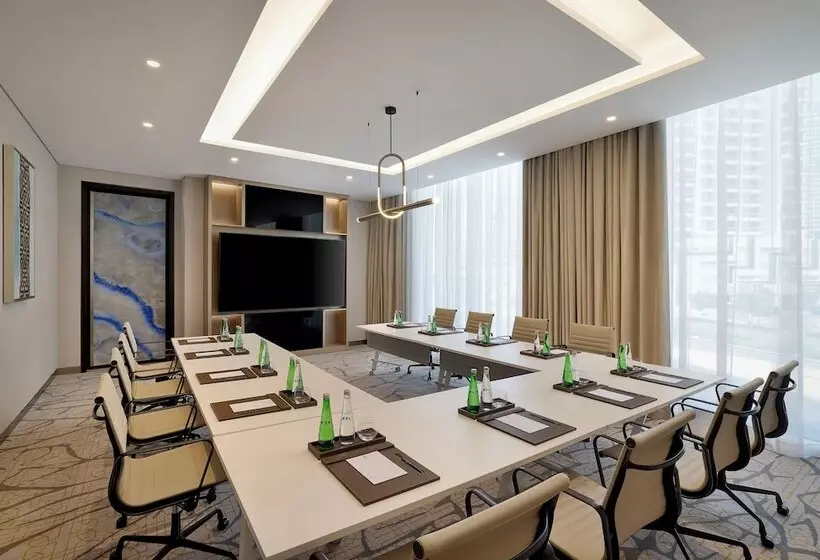 هتل Hilton Garden Inn Dubai Business Bay