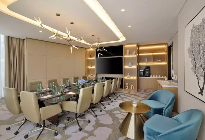 هتل Hilton Garden Inn Dubai Business Bay