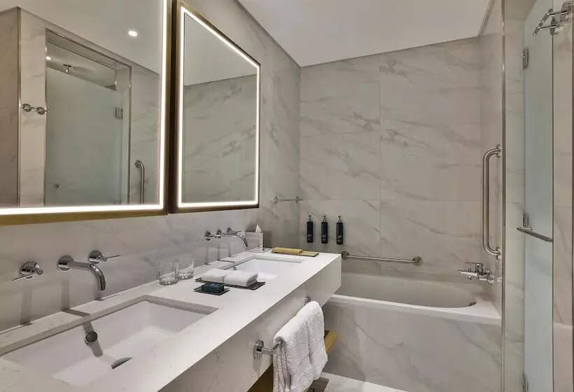هتل Hilton Garden Inn Dubai Business Bay
