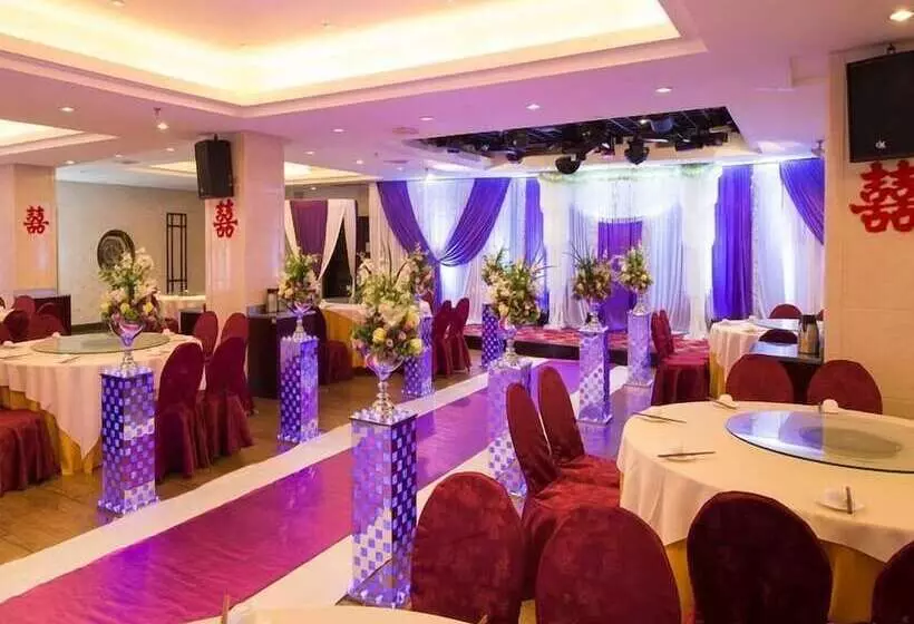 هتل Holiday Inn Express Qingdao Shibei, An Ihg