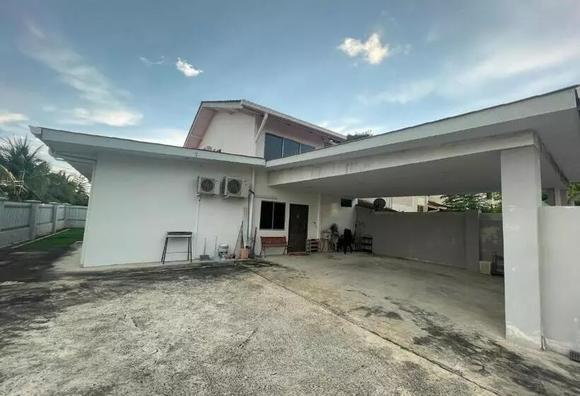 Majatalo Labuan Cozy Club House