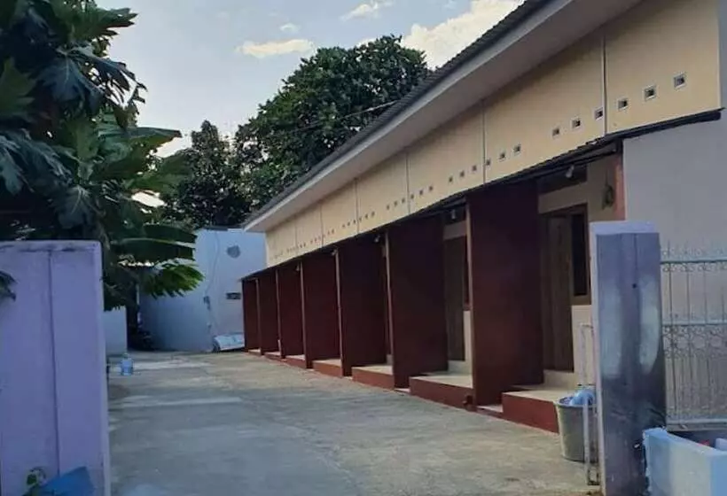 Hotelli Oyo 94015 Kost Alif