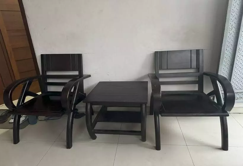 Hotelli Oyo 94015 Kost Alif