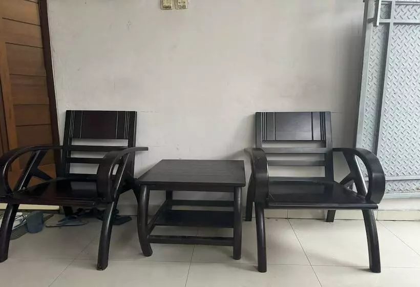 Hotelli Oyo 94015 Kost Alif