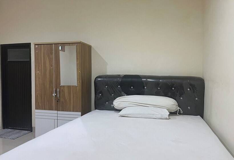 فندق Oyo 94015 Kost Alif