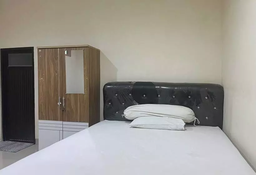 Hotelli Oyo 94015 Kost Alif