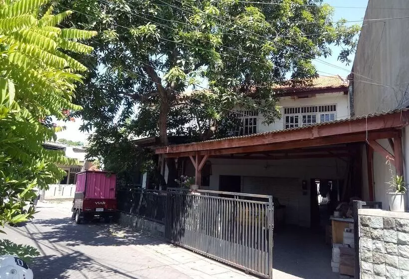 ホテル Spot On 94040 Agung Home Stay