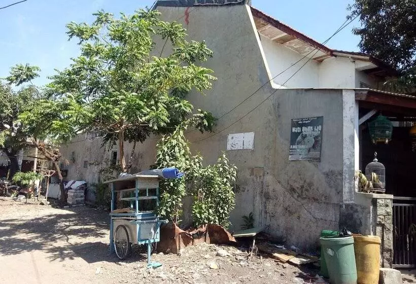 ホテル Spot On 94040 Agung Home Stay