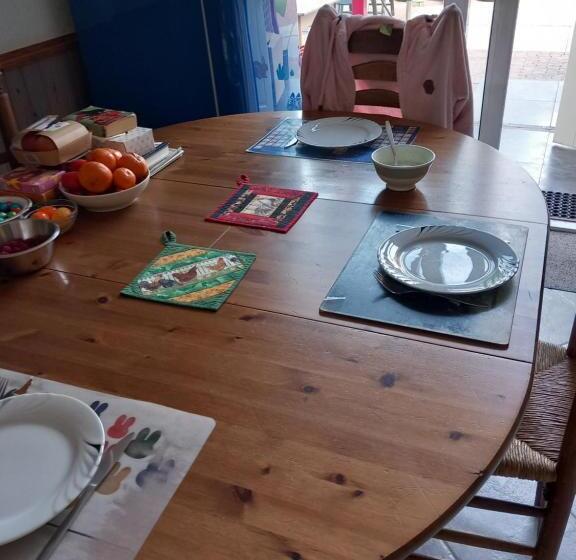 민박 Een Persoonskamer Met Ontbijt