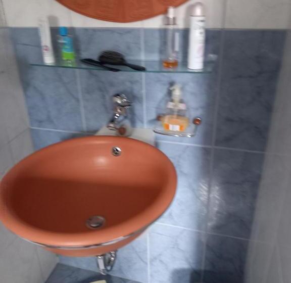 민박 Een Persoonskamer Met Ontbijt