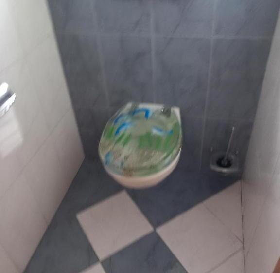 민박 Een Persoonskamer Met Ontbijt