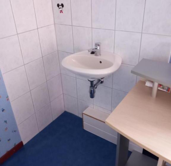 민박 Een Persoonskamer Met Ontbijt