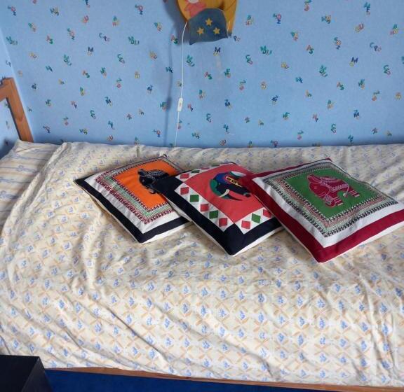 민박 Een Persoonskamer Met Ontbijt