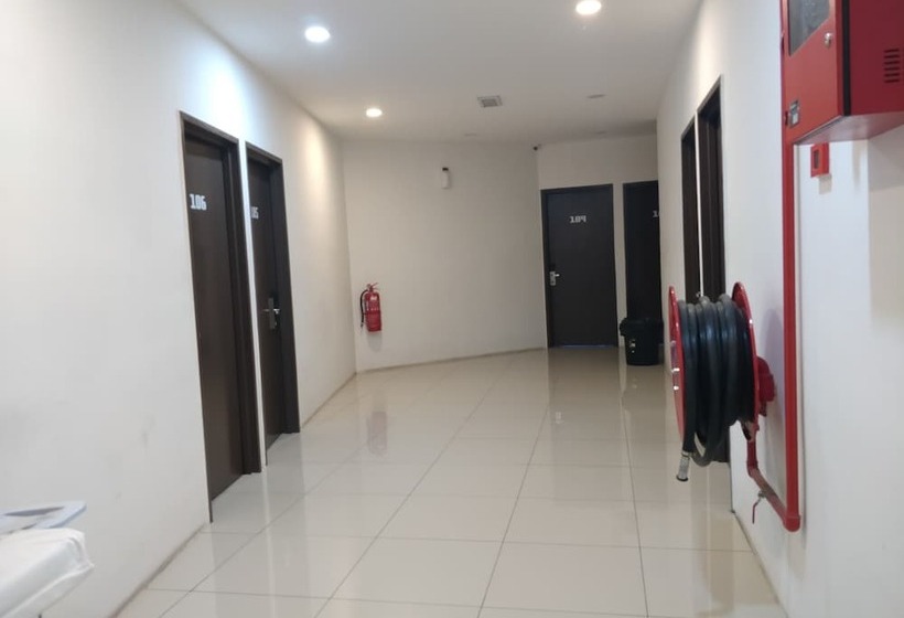 Oyo 90995 Hotel Nk Impian