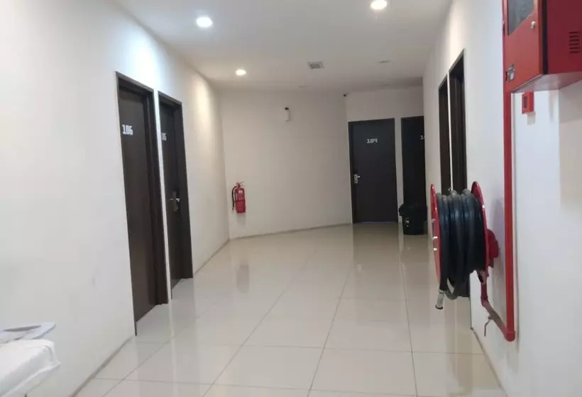 Oyo 90995 Hotel Nk Impian