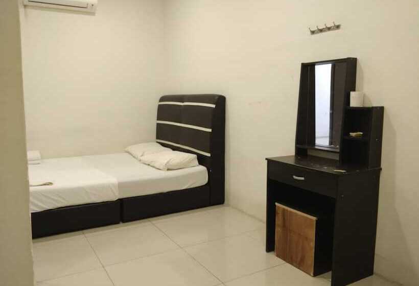 Oyo 90995 Hotel Nk Impian