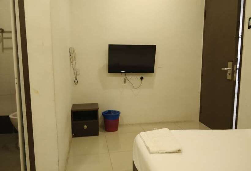 Oyo 90995 Hotel Nk Impian