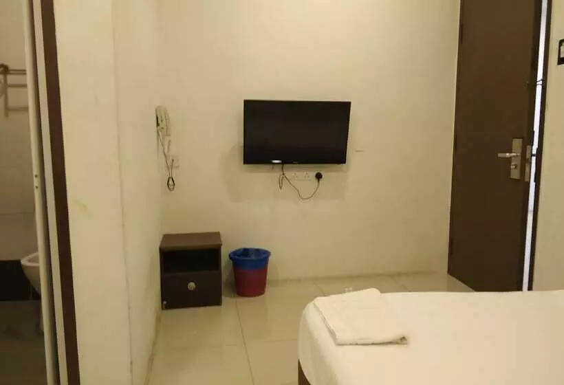 Oyo 90995 Hotel Nk Impian