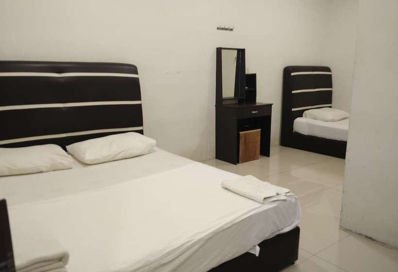 Oyo 90995 Hotel Nk Impian