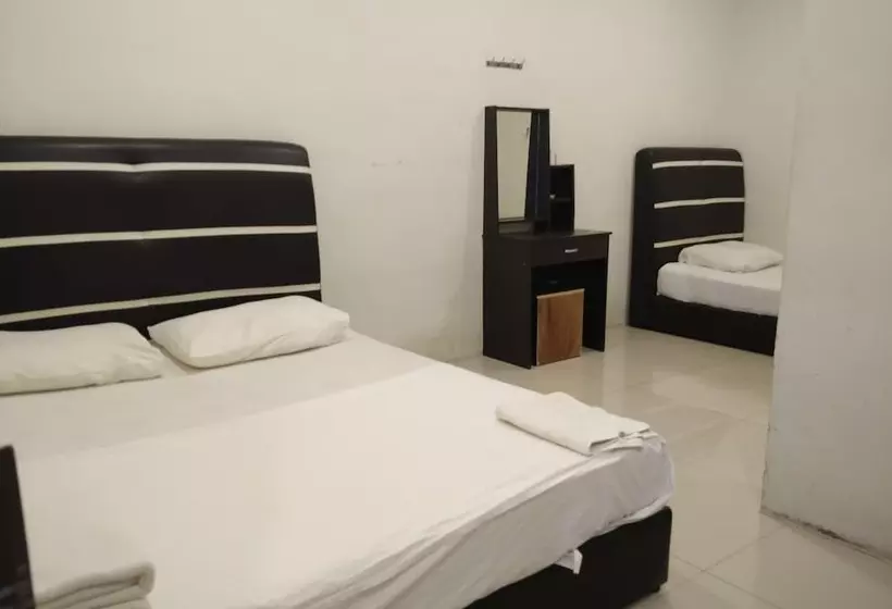 Oyo 90995 Hotel Nk Impian