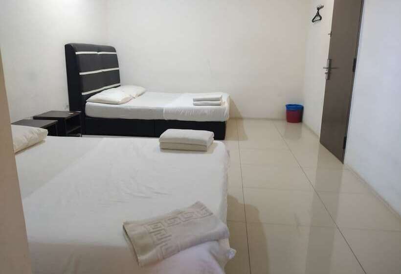 Oyo 90995 Hotel Nk Impian
