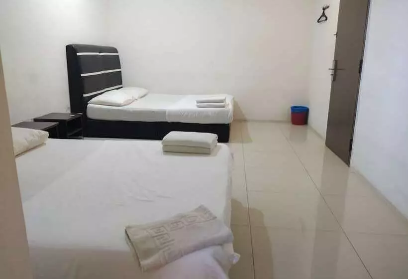 Oyo 90995 Hotel Nk Impian