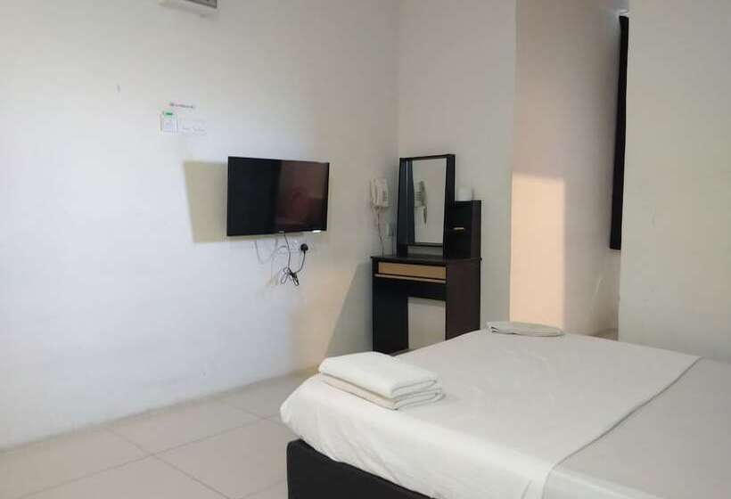 Oyo 90995 Hotel Nk Impian