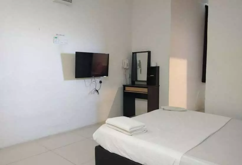 Oyo 90995 Hotel Nk Impian