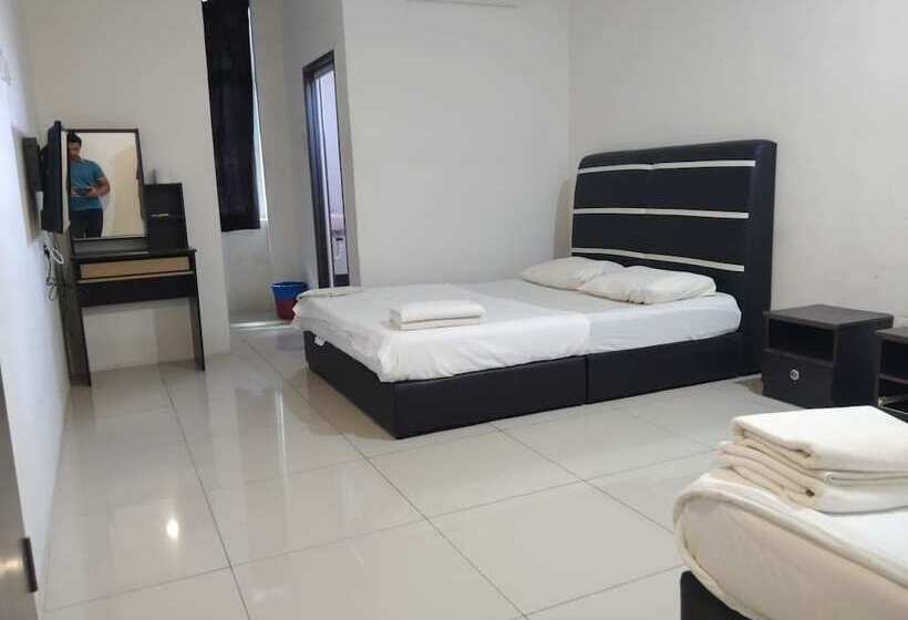 Oyo 90995 Hotel Nk Impian