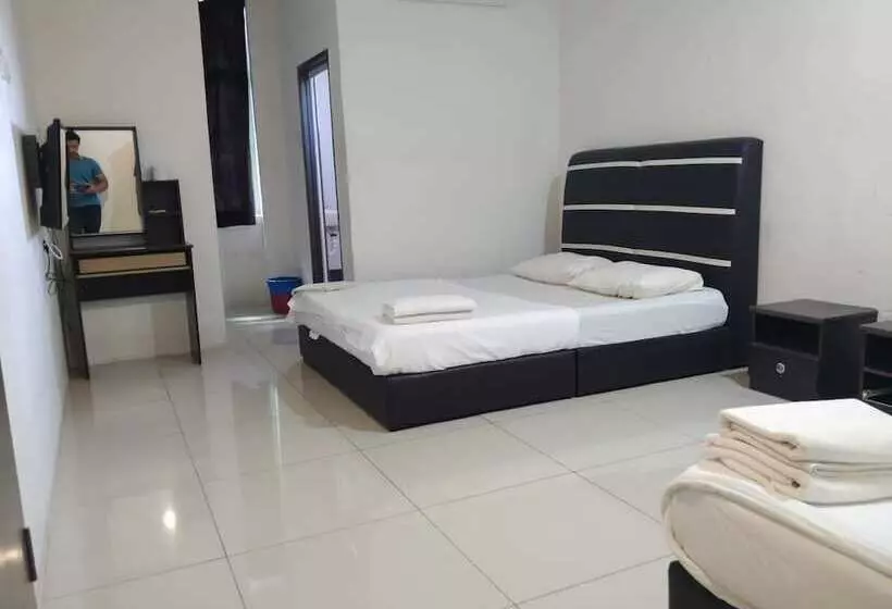 Oyo 90995 Hotel Nk Impian