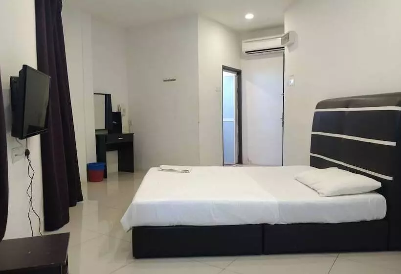 Oyo 90995 Hotel Nk Impian