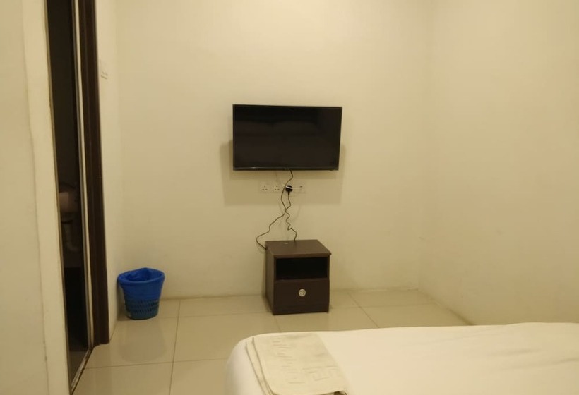 Oyo 90995 Hotel Nk Impian