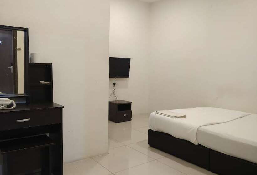 Oyo 90995 Hotel Nk Impian