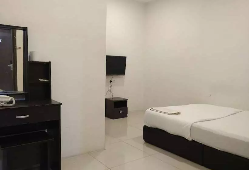 Oyo 90995 Hotel Nk Impian