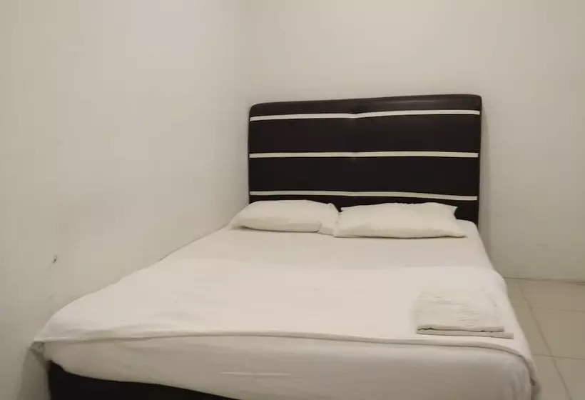 Oyo 90995 Hotel Nk Impian