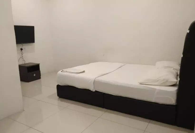Oyo 90995 Hotel Nk Impian