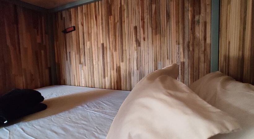 Mediterraneo Youth Hostel