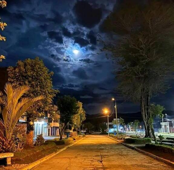 پانسیون Hospedaje Mónaco   Jauja Airport